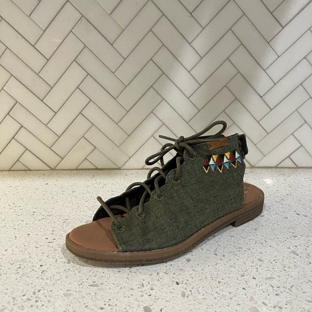 TOMS Uma Sandals Cypress Coated Linen Size Youth 2